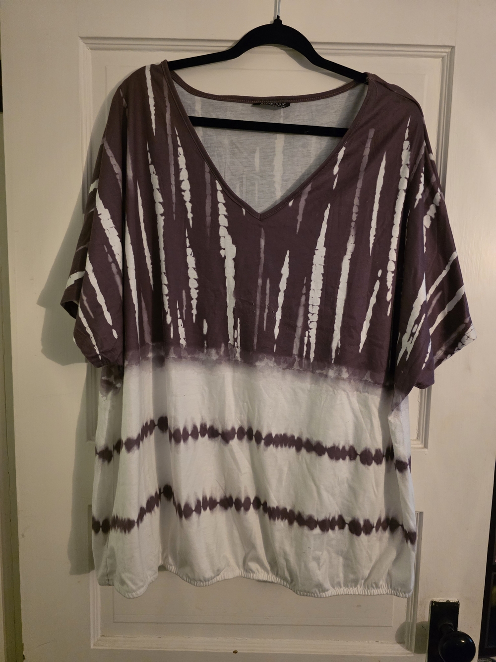 BloomChic Cream Top with Brown Trim and Black Label Tag